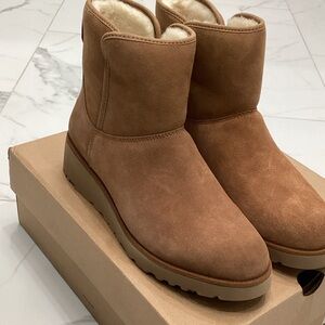 Brand new in box UGG Kristin Women's Tan Suede Ankle Boots 9.5